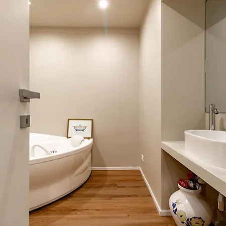 H11 The Queen's Ariston - Centro