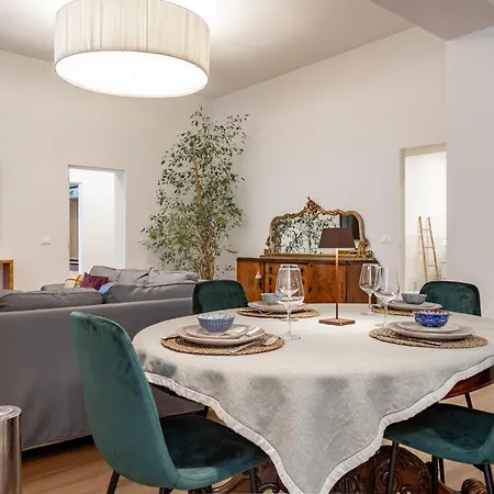 H11 The Queen's Ariston - Centro