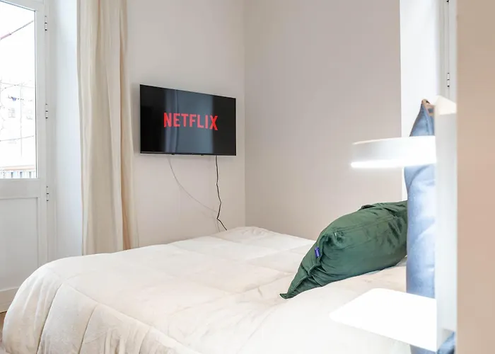 H11 The Queen's Ariston - Centro Apartment *