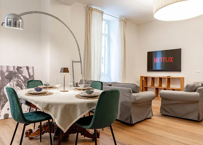 H11 The Queen's Ariston - Centro Apartment *