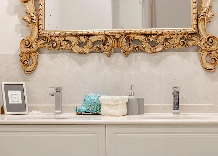 H11 The Queen's Ariston - Centro *